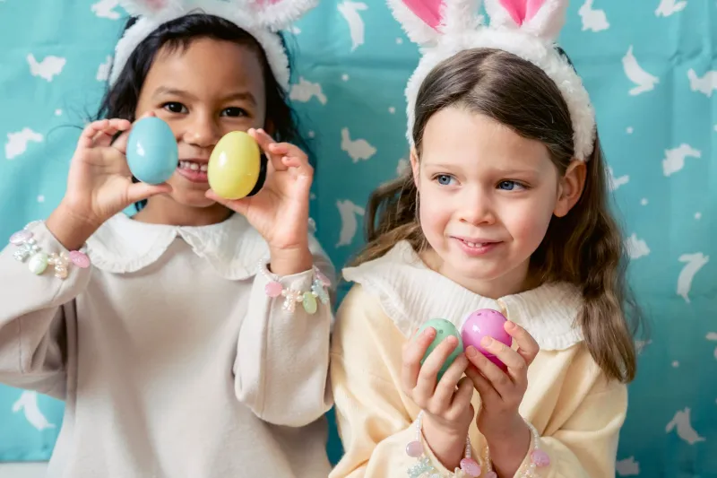 Câlins, peluches et grandes oreilles : pourquoi le lapin règne en maître sur le cœur des enfants français