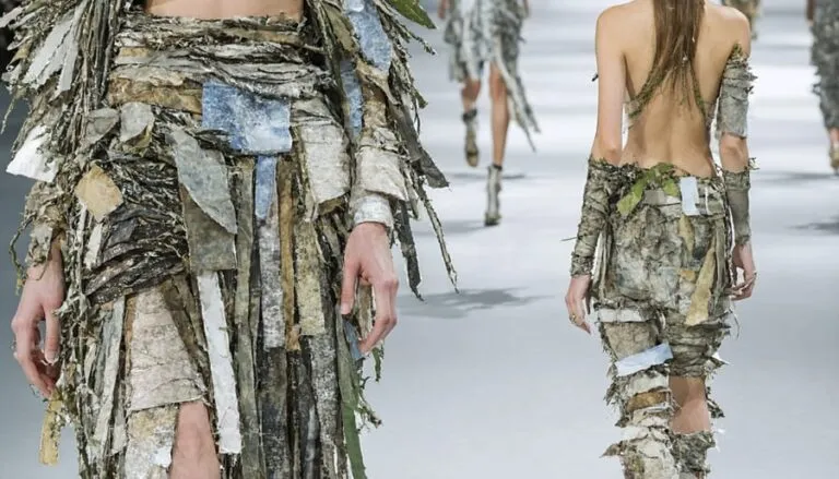 Oreilles vertes et fil bio : quand la mode éthique choisit le lapin comme icône